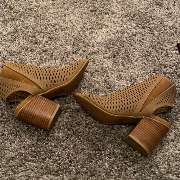 Steve Madden Noisy Sandal Size 7 - Picture 4 of 5